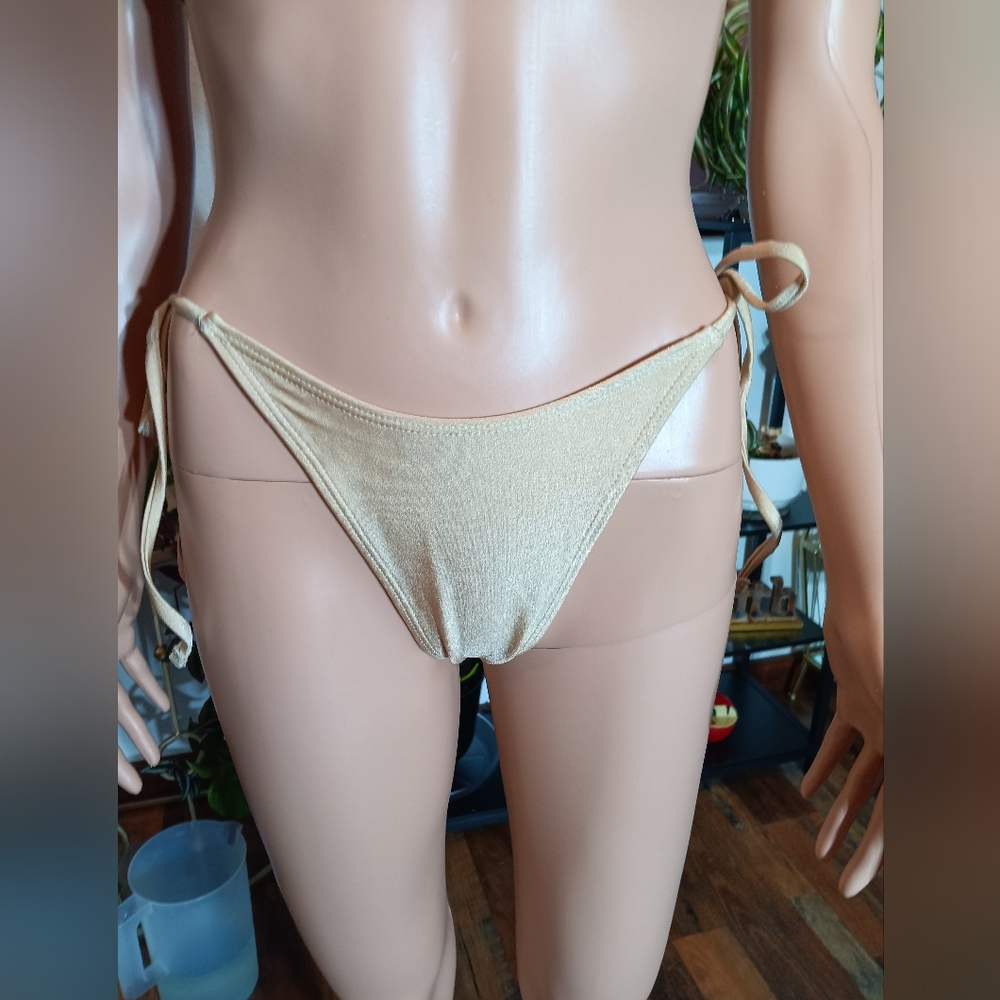 Chic Cream Bikini Set - Picture 4 of 9